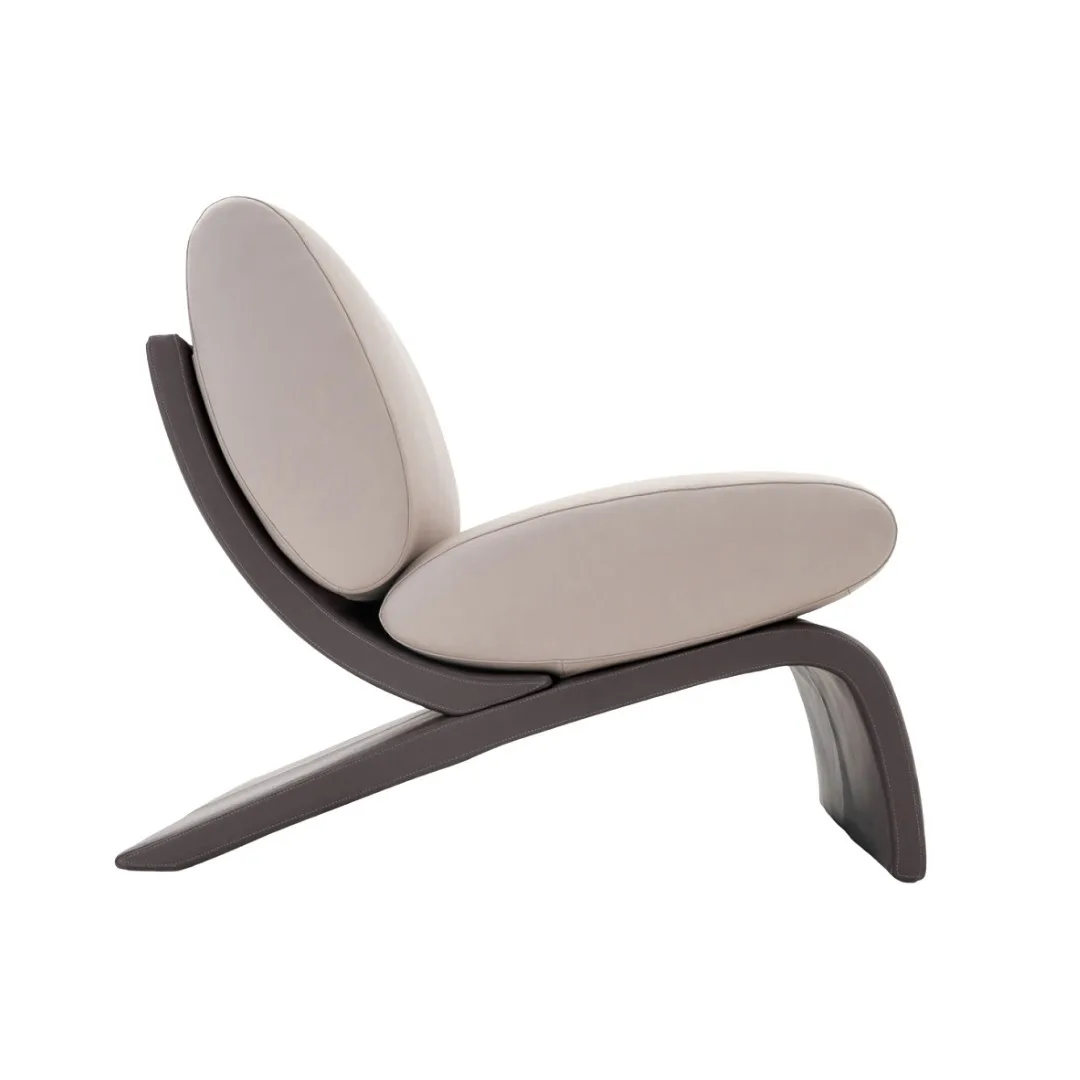 Poltrona Formas Curvas 85 x 92 x 80 Salva Design de Mobiliário Galápagos